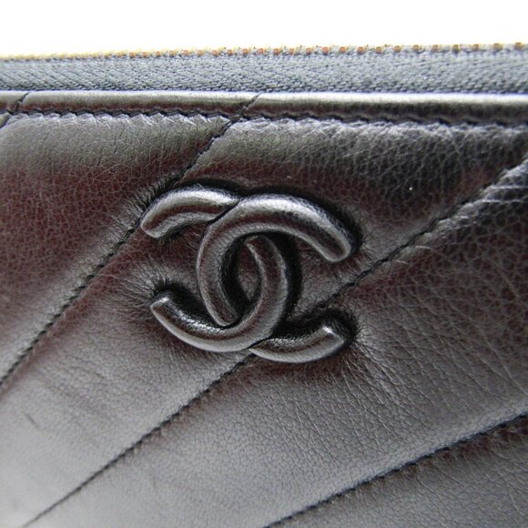 CHANEL Black Lambskin Leather Wallet - Picture 10 of 16